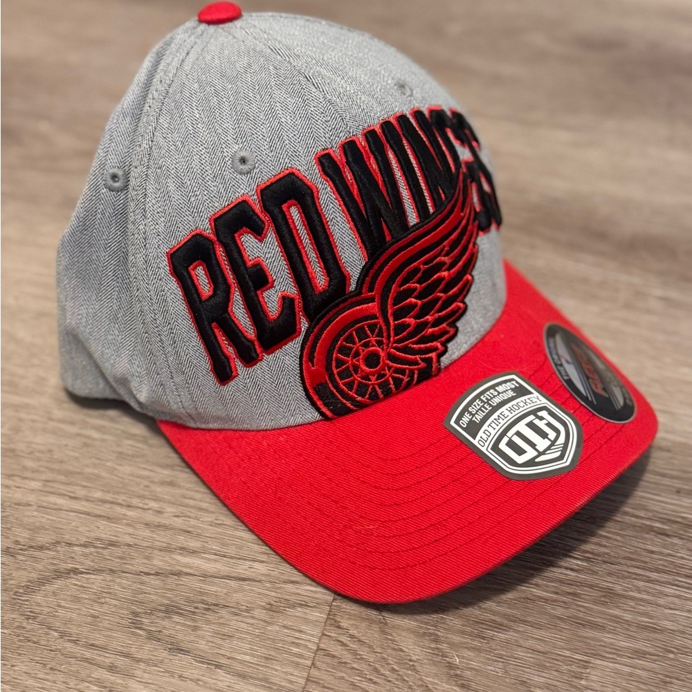 Detroit Red Wings Old Time Hockey Flexfit Grey/Red Cap